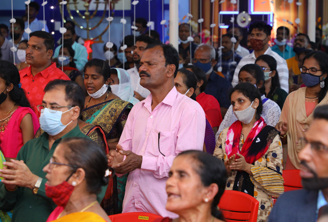 Grace Ministry Celebrates Christmas 2021 with Pomp and Grandeur on 17th Friday, December at its Prayer centre in Valachil, Mangalore. Hundreds gathered at the program and celebrated Xmas with Bro Andrew Richard and family.  